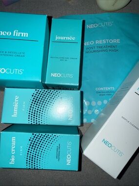 NEOCUTIS LUXURY SKINCARE BUNDLE | 6-PIECE SET